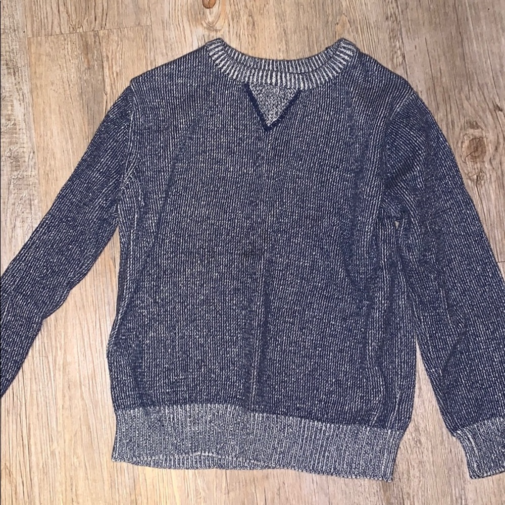 Adorable blue sweater 💙